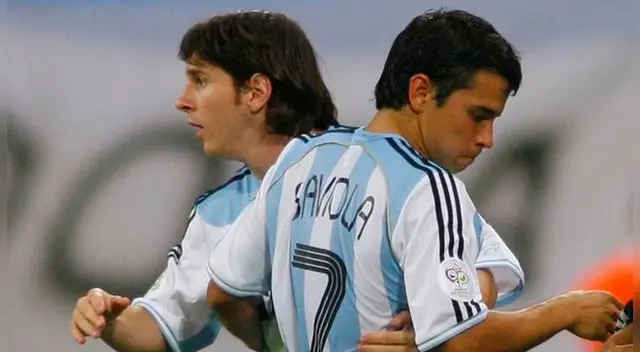 Javier Saviola y Lionel Messi es escena. Javier Saviola y Lionel Messi es escena.