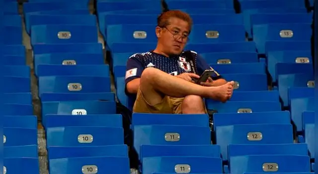Hinchas de Japón quedaron desconsolados tras perder 3-2 con Bélgica en Mundial Rusia 2018. Foto: BBC Hinchas de Japón quedaron desconsolados tras perder 3-2 con Bélgica en Mundial Rusia 2018. Foto: BBC