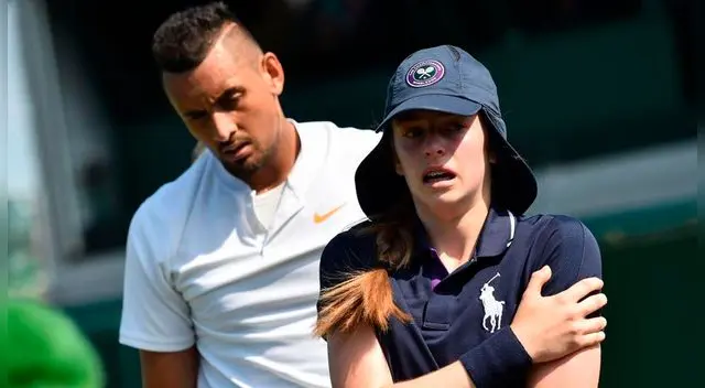 Recogebolas recibió fuerte pelotazo tras saque de Nick Kyrgios y se retiró llorando del partido. Foto: AFP Recogebolas recibió fuerte pelotazo tras saque de Nick Kyrgios y se retiró llorando del partido. Foto: AFP