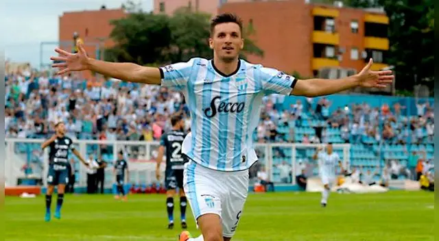 Mauricio Affonso celebra un gol con Atlético Tucumán.