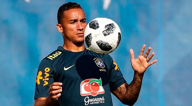 Danilo, durante un entrenamiento de Brasil en el Mundial Rusia 2018 Danilo, durante un entrenamiento de Brasil en el Mundial Rusia 2018