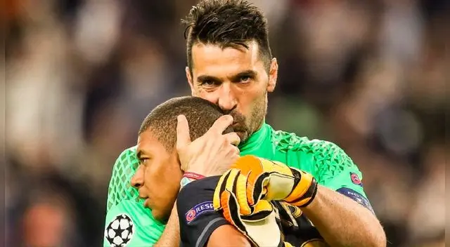 Kylian Mbappé y Gianluigi Buffon durante un Juventus-Mónaco. Kylian Mbappé y Gianluigi Buffon durante un Juventus-Mónaco.