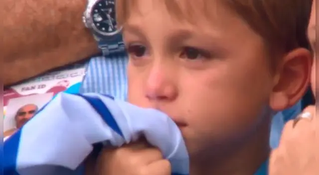 Las lágrimas del pequeño hincha uruguayo reflejaron el sentimiento de todos los sudamericanos. Captura: DirecTV Las lágrimas del pequeño hincha uruguayo reflejaron el sentimiento de todos los sudamericanos. Captura: DirecTV