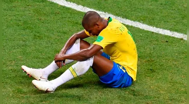 Fernandinho se lamenta la eliminación de Brasil del Mundial Rusia 2018.