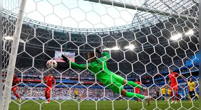 Pickford impidió el festejo de Berg en el inicio del complemento.