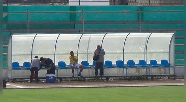 Patricio Torres, segundo arquero de Willy Serrato, tuvo que jugar como delantero ante la falta de jugadores.
