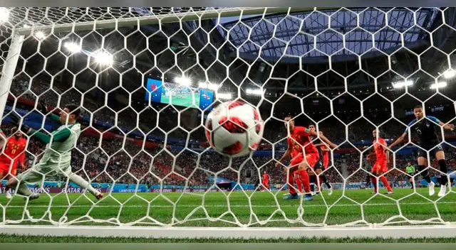 EFE. Courtois no pudo evitar el gol de Umtiti para el 1-0 EFE. Courtois no pudo evitar el gol de Umtiti para el 1-0