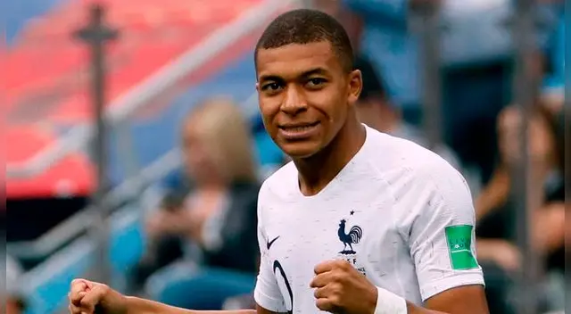 Kylian Mbappé se quedó dormido en el avión y sus compañeros hicieron de las suyas. Foto: EFE Kylian Mbappé se quedó dormido en el avión y sus compañeros hicieron de las suyas. Foto: EFE