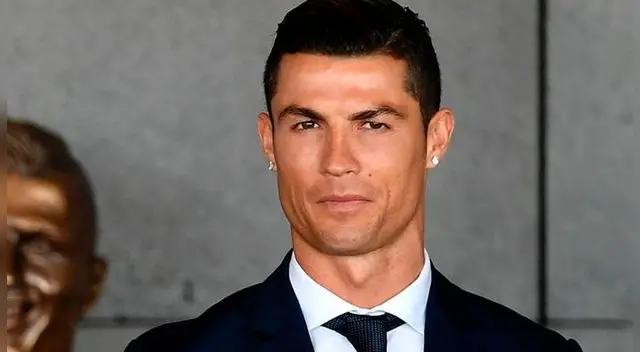 Fiat, principal patrocinador de la Juventus, atraviesa un delicado momento económico y la millonaria transacción por Cristiano Ronaldo. Fiat, principal patrocinador de la Juventus, atraviesa un delicado momento económico y la millonaria transacción por Cristiano Ronaldo.