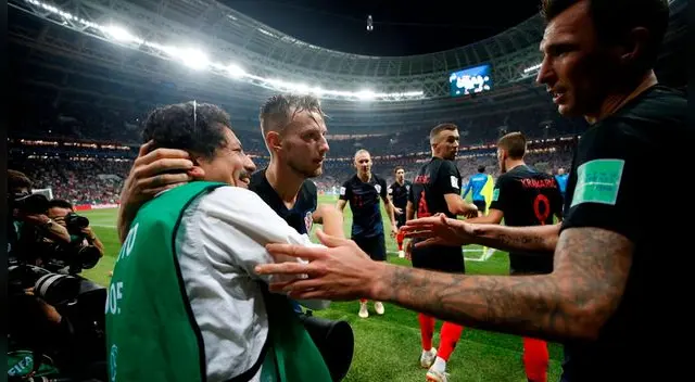 Yuri Cortez, junto a Ivan Rakitic y Mario Mandzukic. Yuri Cortez, junto a Ivan Rakitic y Mario Mandzukic.