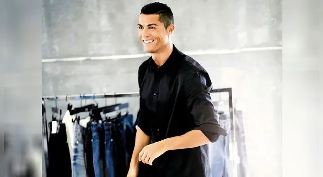 Cristiano Ronaldo jugará en la Juventus por cuatro temporadas. Cristiano Ronaldo jugará en la Juventus por cuatro temporadas.