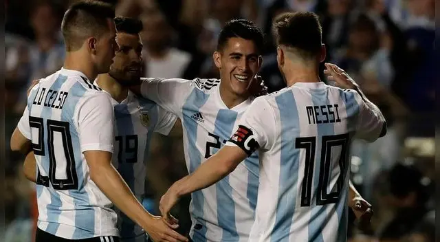Cristian Pavón celebra con Lionel Messi luego de un gol de la Selección Argentina. Cristian Pavón celebra con Lionel Messi luego de un gol de la Selección Argentina.