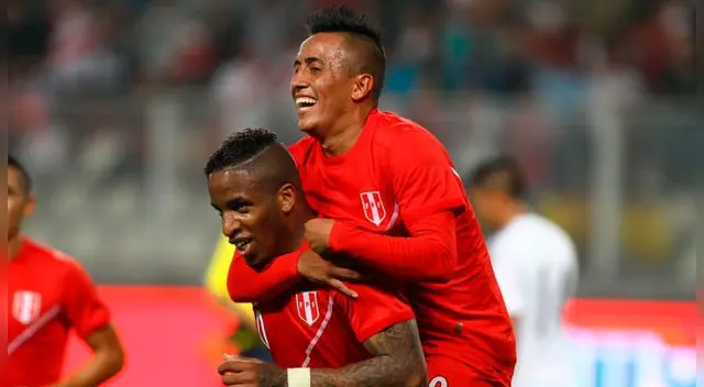 Farfán y Cueva, dupla letal en la selección peruana.