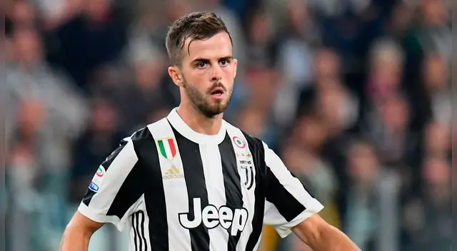 Miralem Pjanić podría aterrizar en el Bernabéu este verano. Miralem Pjanić podría aterrizar en el Bernabéu este verano.