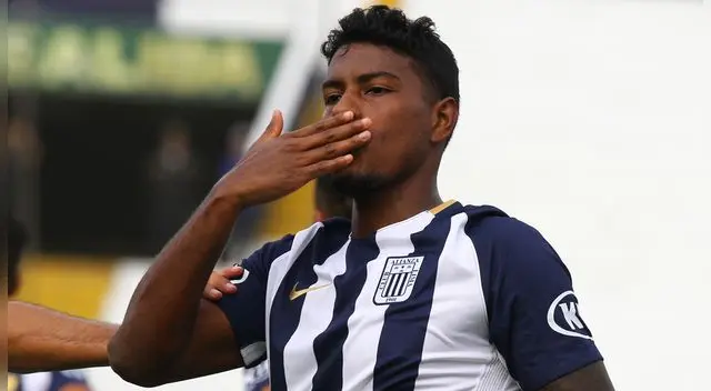 Miguel Araujo, durante un partido de Alianza Lima.