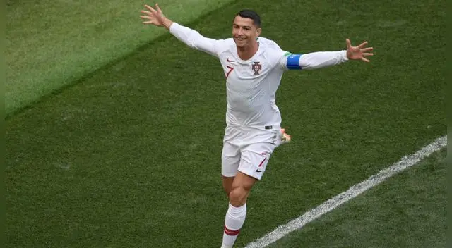 El futbolista portugués llegó a Turín para ser presentado este lunes como flamante refuerzo de la Juventus. El futbolista portugués llegó a Turín para ser presentado este lunes como flamante refuerzo de la Juventus.