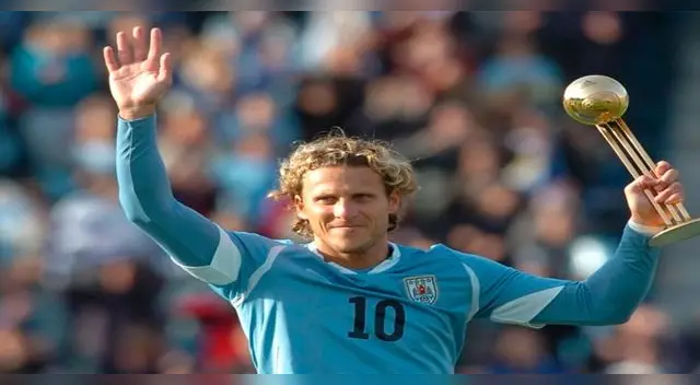Diego Forlán en Sudáfrica 2010. Diego Forlán en Sudáfrica 2010.
