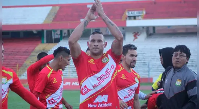 El delantero guaraní abandonó la concentración en Venezuela para viajar a su país.