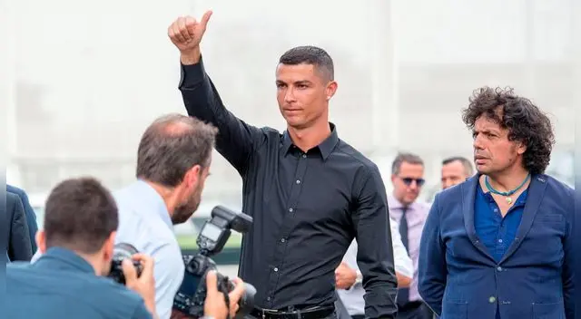 Cristiano Ronaldo fue presentado oficialmente en la Juventus. Cristiano Ronaldo fue presentado oficialmente en la Juventus.