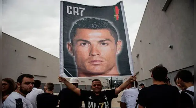 Cristiano Ronaldo a Juventus: Merchandising de CR7 es fantástico y los hinchas aclaman por su nuevo ídolo en Turín. Cristiano Ronaldo a Juventus: Merchandising de CR7 es fantástico y los hinchas aclaman por su nuevo ídolo en Turín.