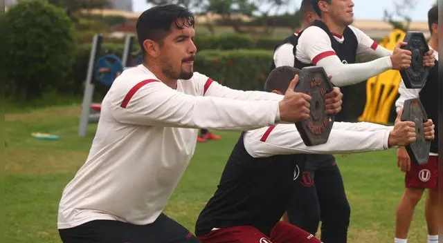 Juan Vargas, durante un entrenamiento de Universitario. Juan Vargas, durante un entrenamiento de Universitario.