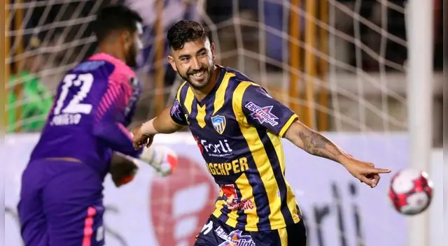 Tulio Etchemaite celebra un gol con Sport Rosario ante Alianza Lima Tulio Etchemaite celebra un gol con Sport Rosario ante Alianza Lima