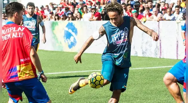 El delantero del PSG participó de un partido de exhibición donde venció al combinado mexicano.