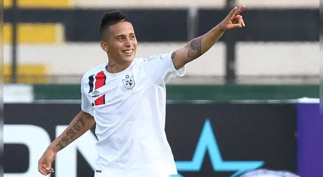 Christian Ortiz celebra un gol con la San Martín.