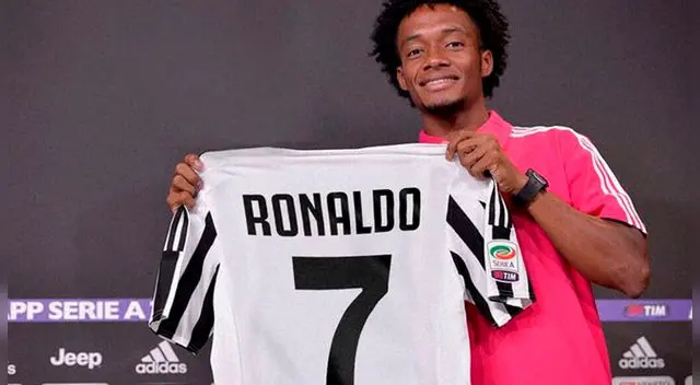 Juan Guillermo Cuadrado le cedió la '7' a Cristiano Ronaldo. 