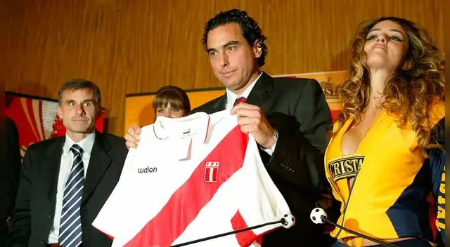 Del Solar debutó al frente de la Bicolor en un amistoso ante Costa Rica en San José, el partido terminó 1-1