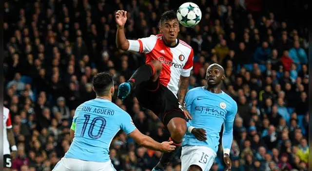 Renato Tapia jugó 15 partidos con el Feyenoord en la Eredivisie 2017-18. | Foto: AFP