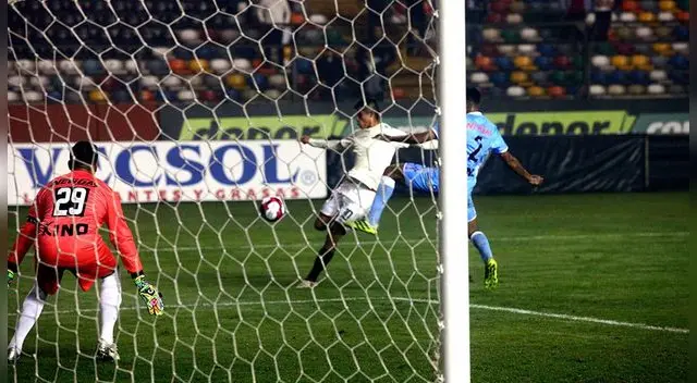 Anotó su tercer gol en el torneo. Un “9” no hacía goles en la “U” desde febrero pasado, ya que solo los defensas mojaban. Anotó su tercer gol en el torneo. Un “9” no hacía goles en la “U” desde febrero pasado, ya que solo los defensas mojaban.