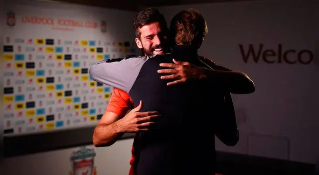 Alisson Becker se convirtió en el arquero mas caro del mundo Alisson Becker se convirtió en el arquero mas caro del mundo