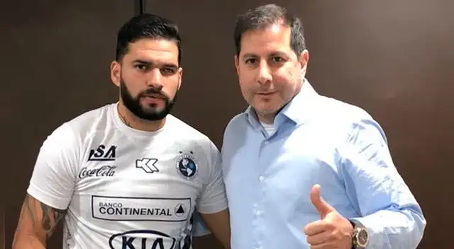 Mario Ricardo posa junto al presidente del Sol de América.