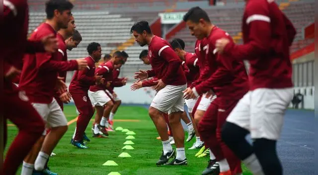 Juan Vargas: Universitario de Deportes viajó a Huaraz sin el defensor de 34 años. Juan Vargas: Universitario de Deportes viajó a Huaraz sin el defensor de 34 años.
