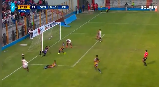 En el Universitario vs. Sport Rosario, Daniel Chávez y su gigantesco gol fallado solo frente al arco en el Torneo Apertura 2018. En el Universitario vs. Sport Rosario, Daniel Chávez y su gigantesco gol fallado solo frente al arco en el Torneo Apertura 2018.