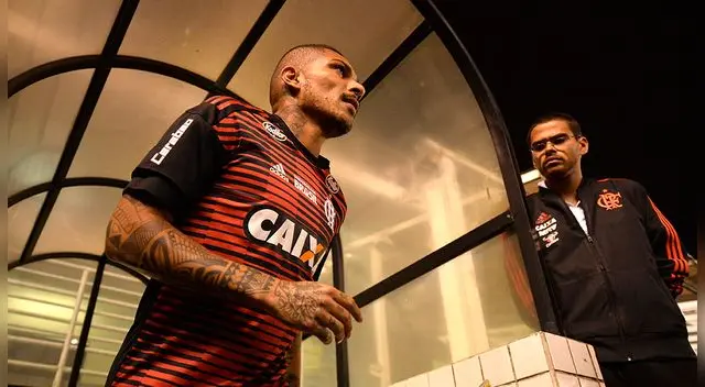 Paolo Guerrero, antes de un partido del Flamengo. Paolo Guerrero, antes de un partido del Flamengo.