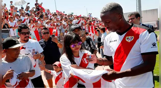 Luis Advíncula: Hinchas peruanos y del Rayo Vallecano le dieron caluroso recibimiento │ FOTOS │ VIDEO Luis Advíncula: Hinchas peruanos y del Rayo Vallecano le dieron caluroso recibimiento │ FOTOS │ VIDEO