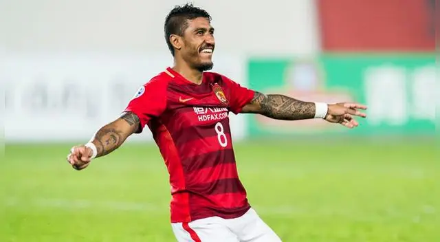 Paulinho marcó doblete en victoria del Guangzhou.