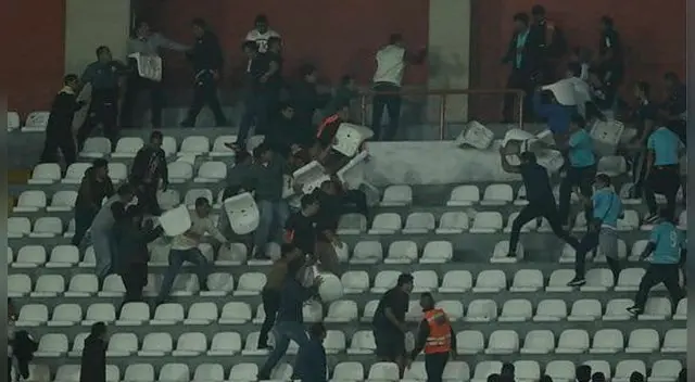 Universitario vs Sporting Cristal: hechos violentos entre hinchas en la previa del partido por el Apertura 2018. Foto: @RenatoGuerrero Universitario vs Sporting Cristal: hechos violentos entre hinchas en la previa del partido por el Apertura 2018. Foto: @RenatoGuerrero