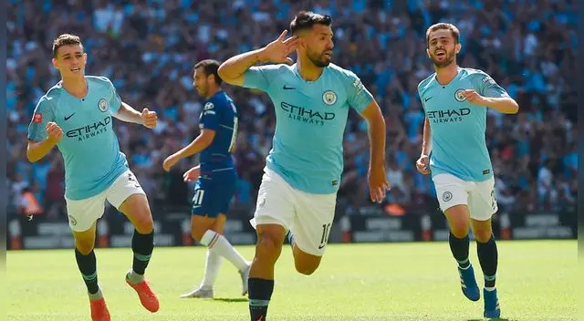 Sergio Agüero celebró con sus compañeros el primer tanto del encuentro. Foto: EFE