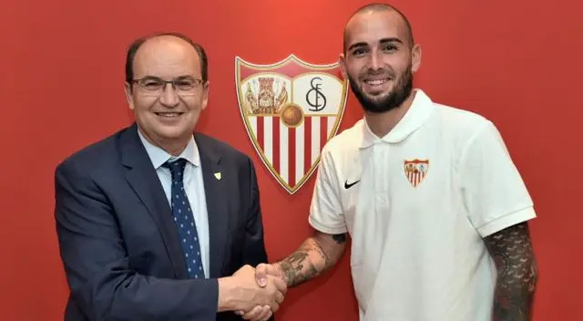 Aleix Vidal fue presentado oficialmente en el Sevilla.