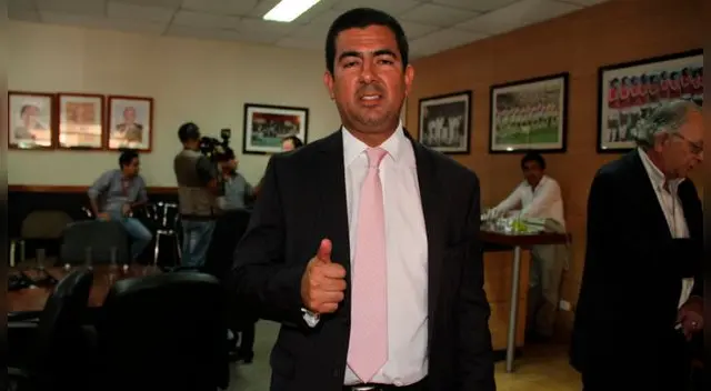 Carlos Moreno se mostró optimista ante la crisis de Universitario Carlos Moreno se mostró optimista ante la crisis de Universitario