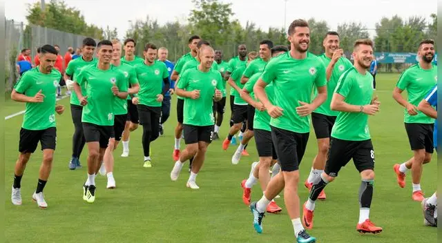 Paolo Hurtado entrenó este martes por primera vez con el Konyaspor.