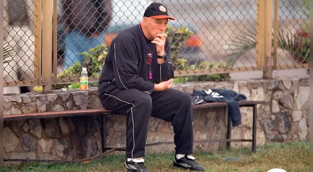 Piazza logró el Torneo Apertura de 1998 con Universitario de Deportes, sin embargo en el 2002 no tuvo una buena campaña y salió rápidamente del club por la crisis económica.