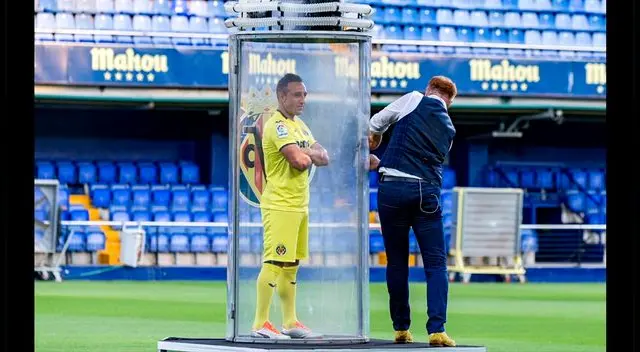 Santi Cazorla, durante su presentación con el Villarreal.