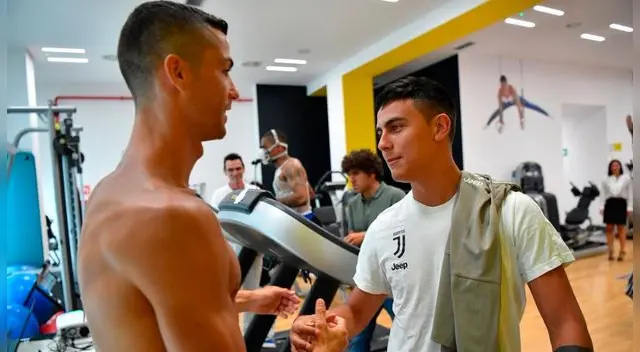 Cristiano Ronaldo se tomó una foto con Paulo Dybala y mandó mensaje a toda la afición. Foto: Juventus