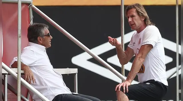 Juan Carlos Oblitas y Ricardo Gareca conversan en la Videna. Juan Carlos Oblitas y Ricardo Gareca conversan en la Videna.