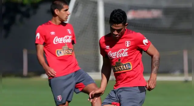 Luis Abram y Anderson Santamaría durante un entrenamiento de la Selección Peruana.