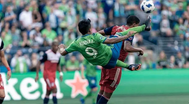 Raúl Ruidíaz: delantero de selección peruana y su acrobática acción con el Seattle Sounders en la MLS Raúl Ruidíaz: delantero de selección peruana y su acrobática acción con el Seattle Sounders en la MLS